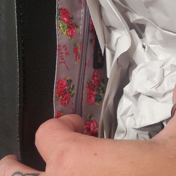 BETSEY JOHNSON CROSSBODY - Picture 8 of 8